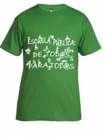 Venta de camisetas por la educación.